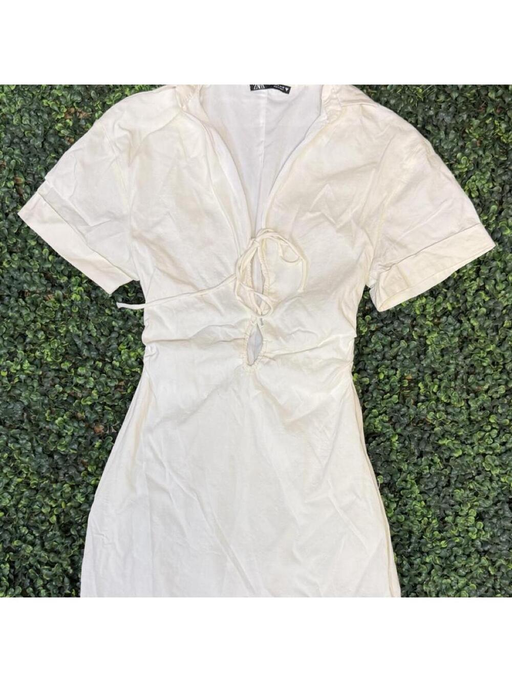 Zara cream mini dress with the cutest tie-front and cutout detailing 🤍size M